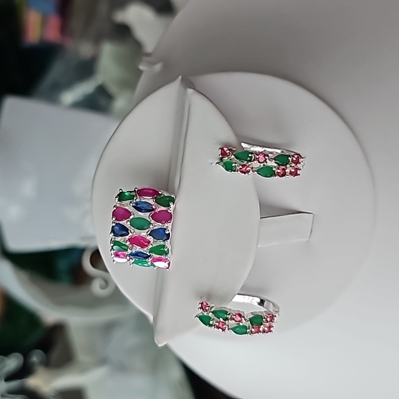 (NWT) Emerald Multi-Color Set - Picture 5 of 11